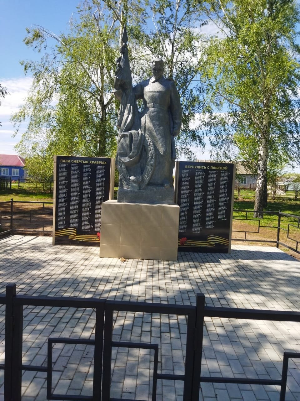 К 80-летию Великой Победы во всех населенных пунктов поселения отремонтированы памятники погибшим воинам в Великой Отечественной войне.
